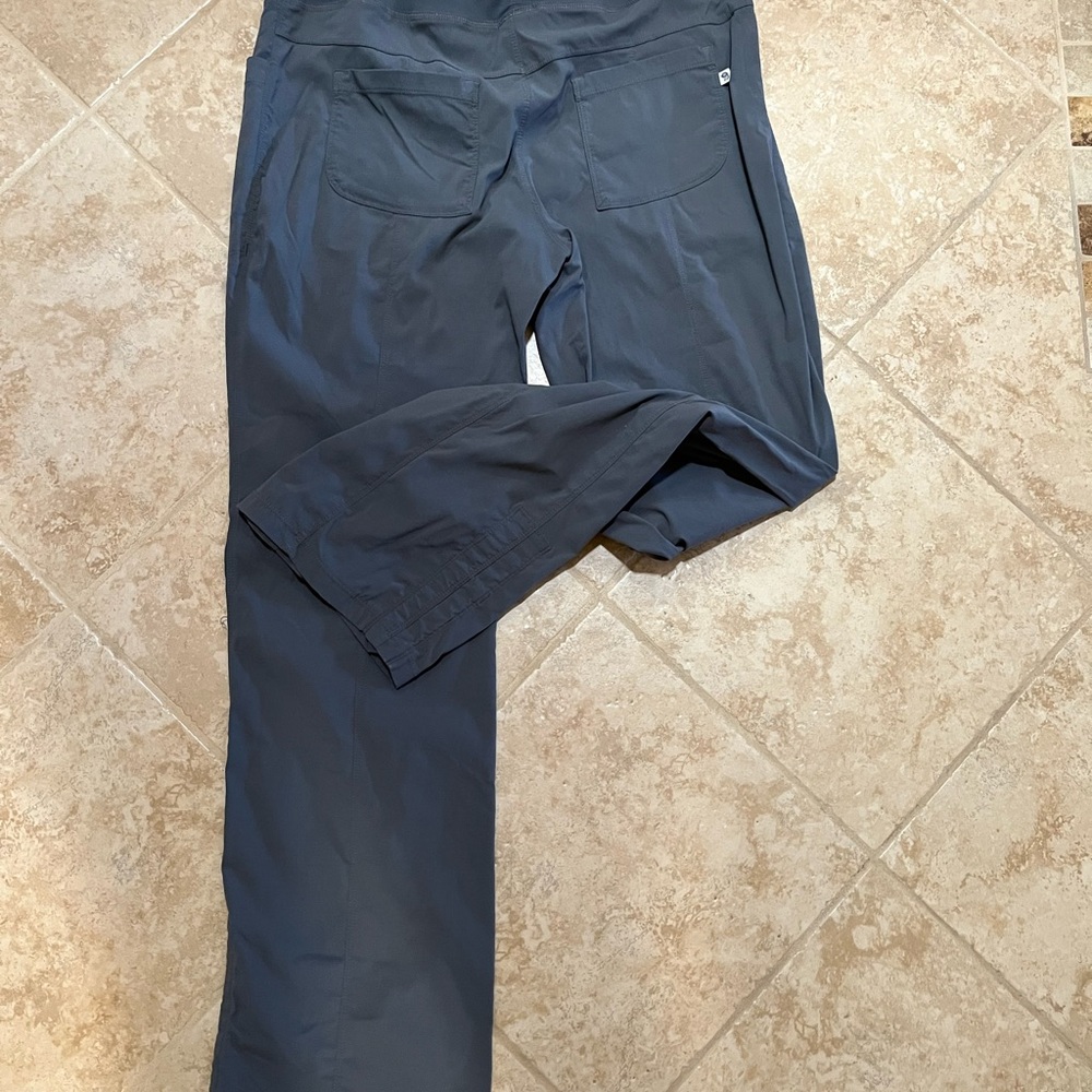 Mountain Hardwear Gray Joggers Stretchy Fabric